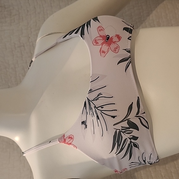 Shein Bathing Suit (flaw on bottoms) - Picture 2 of 5